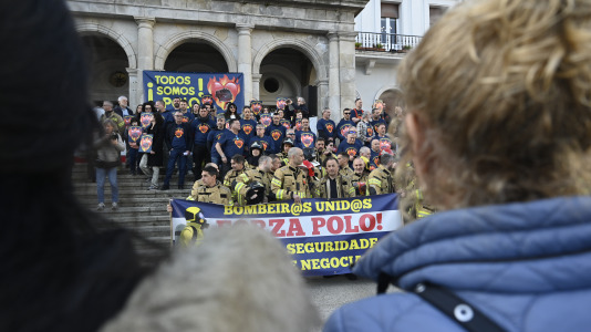 Concentración bomberos en Armas
