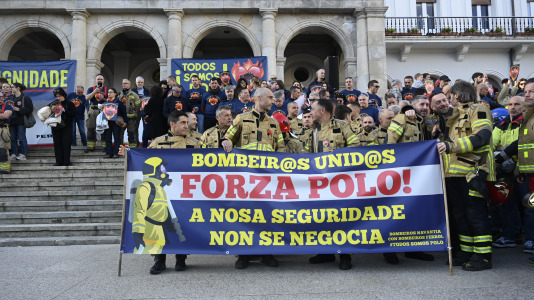 Concentración bomberos en Armas