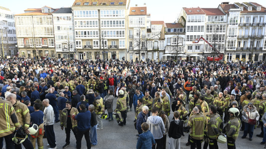 Concentración bomberos en Armas