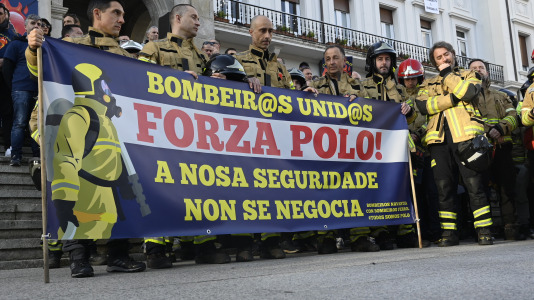 Concentración bomberos en Armas