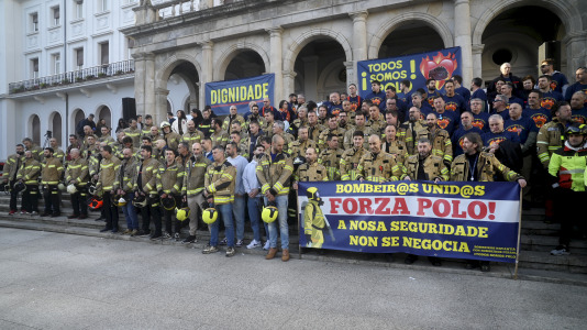 Concentración bomberos en Armas