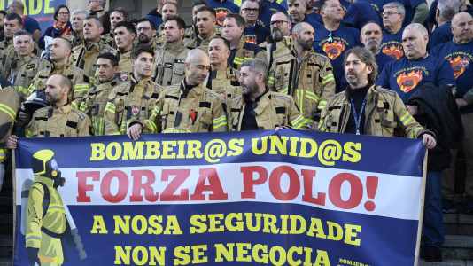 Concentración bomberos en Armas