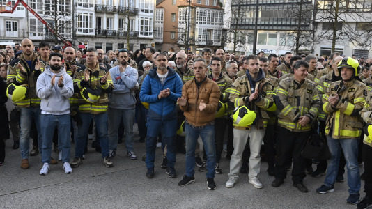Concentración bomberos en Armas