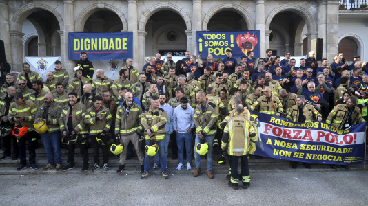Concentración bomberos en Armas