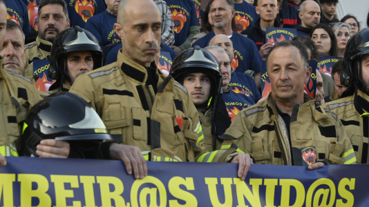 Concentración bomberos en Armas