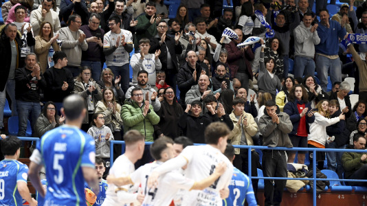 Fútbol sala. O Parrulo contra Valdepeñas