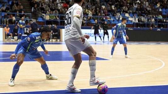 Fútbol sala. O Parrulo contra Valdepeñas
