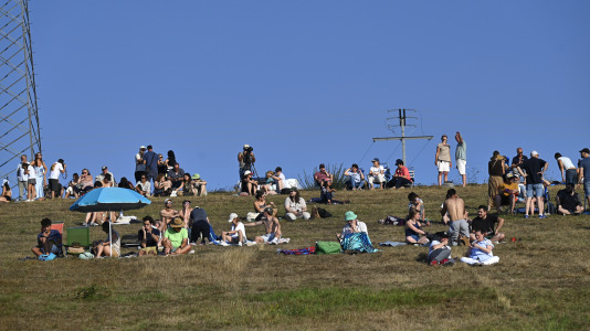 Viendo el eclipse desde el lago de As Pontes
