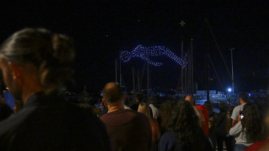 Drones y fuegos artificiales iluminaron la ría de Ferrol