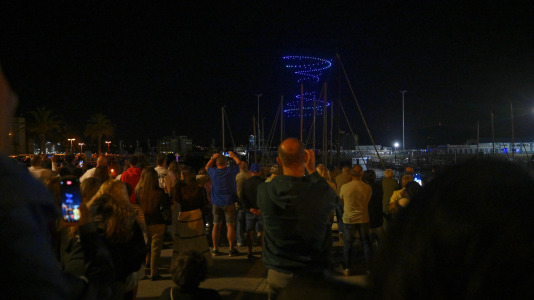 Drones y fuegos artificiales iluminaron la ría de Ferrol