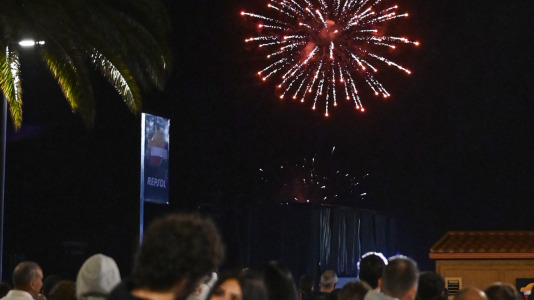 Drones y fuegos artificiales iluminaron la ría de Ferrol