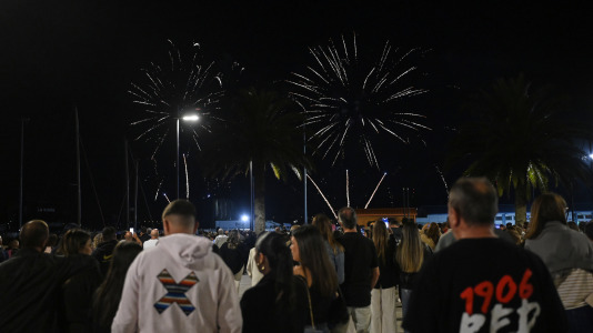Drones y fuegos artificiales iluminaron la ría de Ferrol