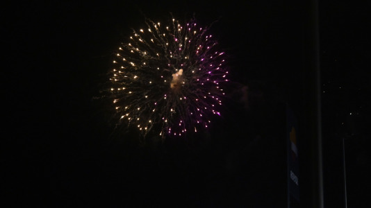 Drones y fuegos artificiales iluminaron la ría de Ferrol