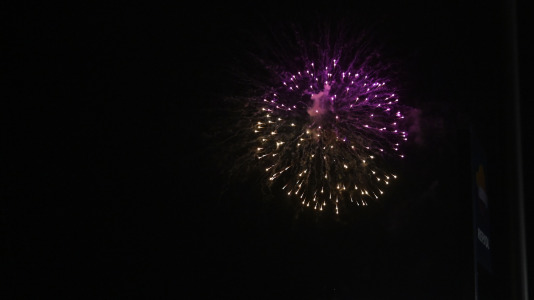 Drones y fuegos artificiales iluminaron la ría de Ferrol