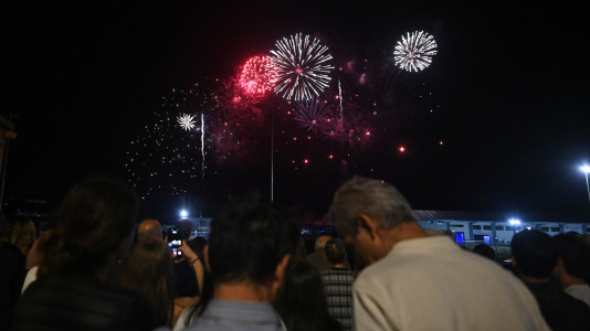 Drones y fuegos artificiales iluminaron la ría de Ferrol