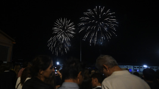 Drones y fuegos artificiales iluminaron la ría de Ferrol