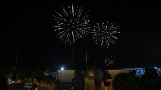 Drones y fuegos artificiales iluminaron la ría de Ferrol