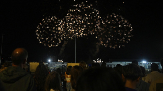 Drones y fuegos artificiales iluminaron la ría de Ferrol