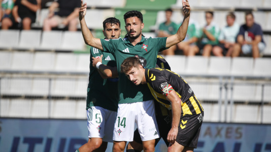partido de fútbol entre el Racing y el Barakaldo
