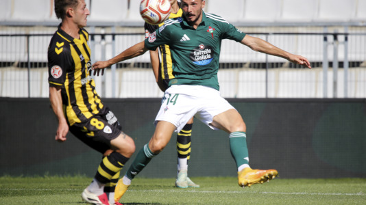 partido de fútbol entre el Racing y el Barakaldo
