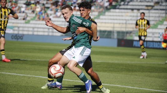 partido de fútbol entre el Racing y el Barakaldo