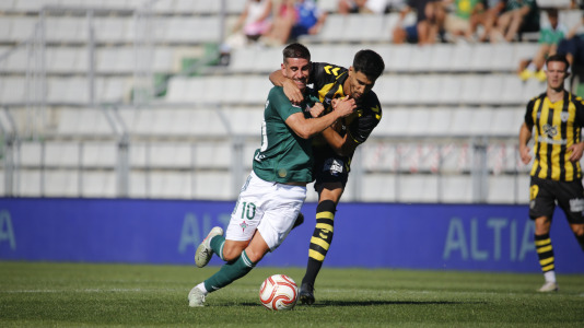 partido de fútbol entre el Racing y el Barakaldo