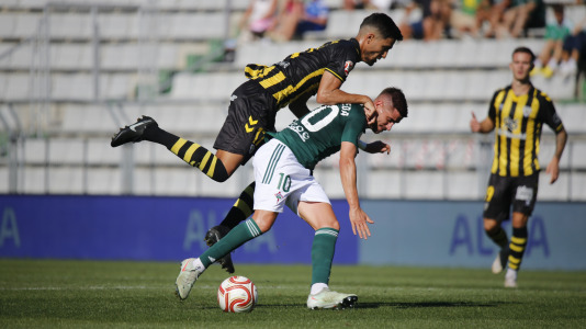 partido de fútbol entre el Racing y el Barakaldo