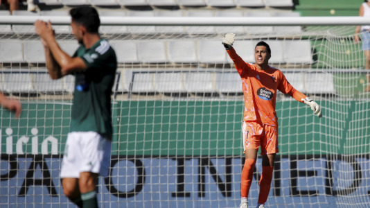 partido de fútbol entre el Racing y el Barakaldo