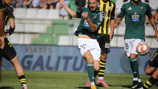 partido de fútbol entre el Racing y el Barakaldo