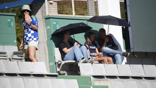 partido de fútbol entre el Racing y el Barakaldo