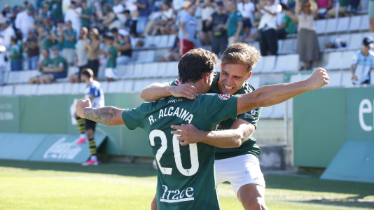 partido de fútbol entre el Racing y el Barakaldo