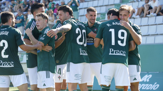 partido de fútbol entre el Racing y el Barakaldo