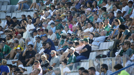 partido de fútbol entre el Racing y el Barakaldo