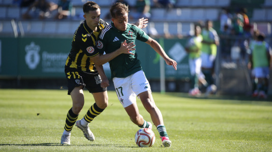 partido de fútbol entre el Racing y el Barakaldo