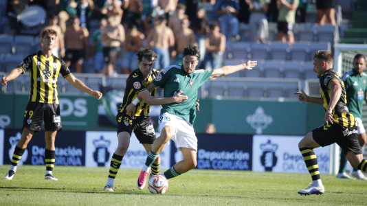 partido de fútbol entre el Racing y el Barakaldo