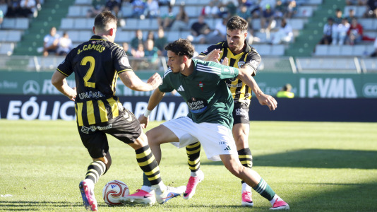 partido de fútbol entre el Racing y el Barakaldo