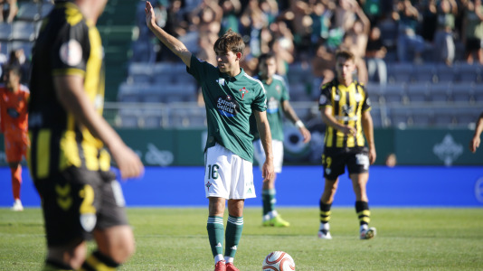 partido de fútbol entre el Racing y el Barakaldo