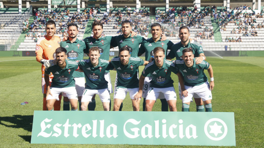 partido de fútbol entre el Racing y el Barakaldo