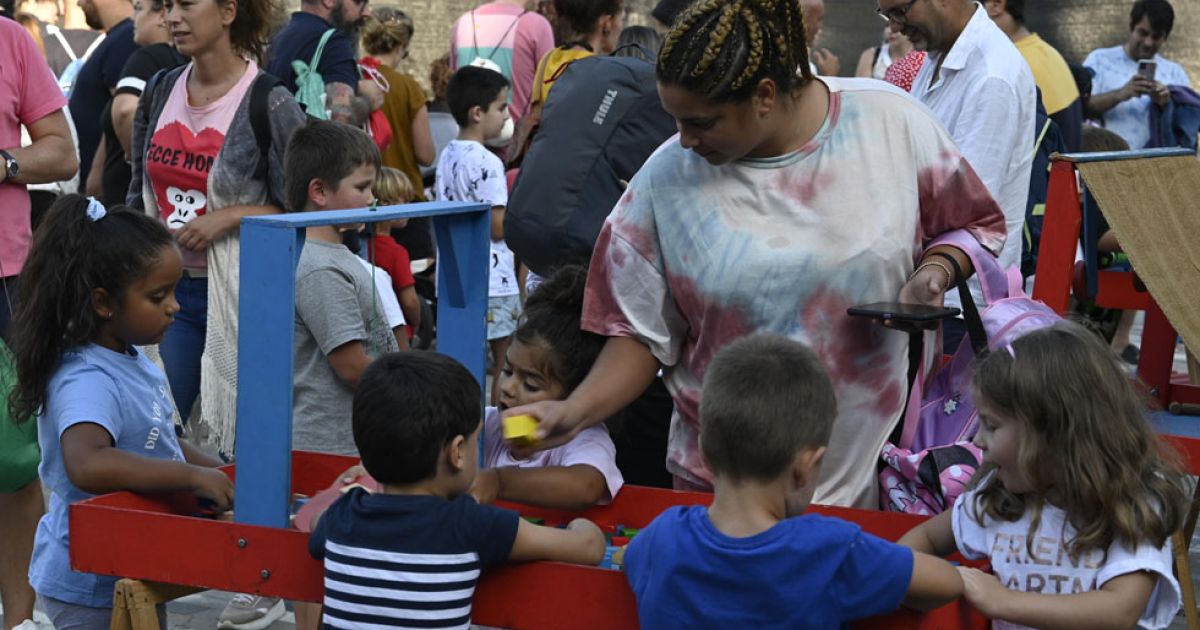 Juegos populares y fiesta de la espuma rematan un exitoso programa infantil