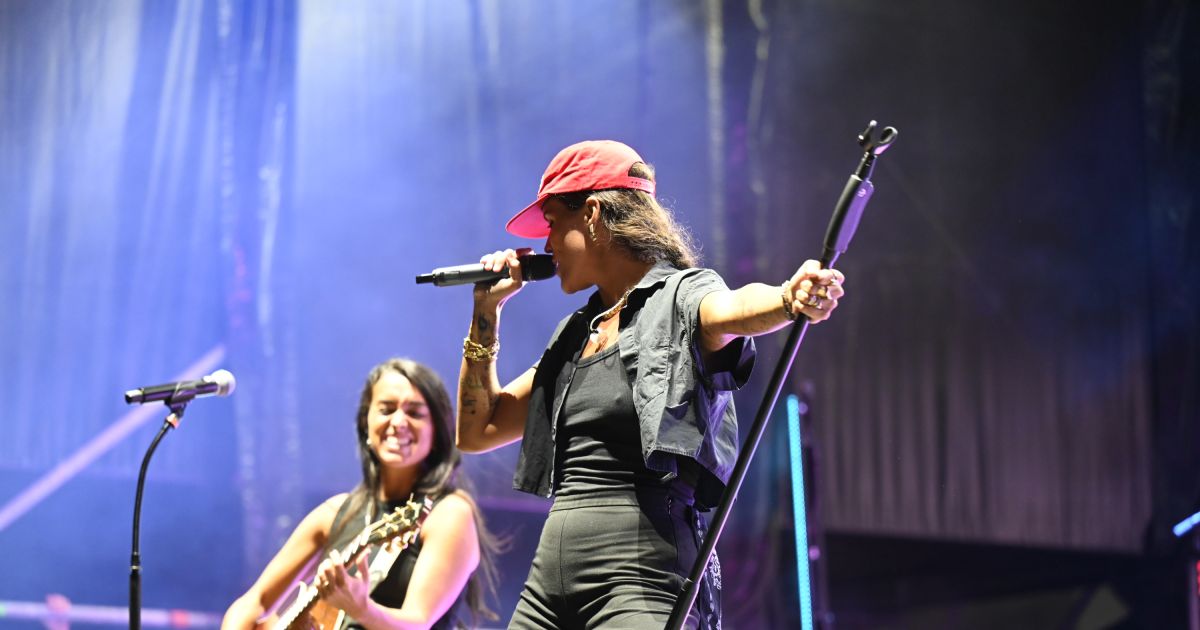 El pop ecléctico e indie de Enol y Marlena despide los conciertos en Armas